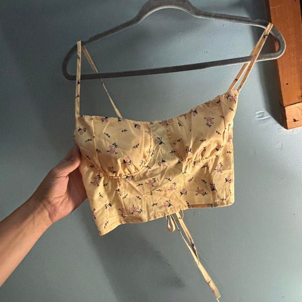 Blush-mark Women's Yellow and Cream Crop-top